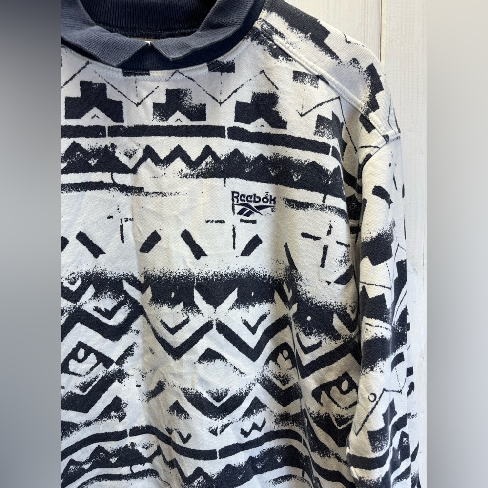 Vintage Reebok Aztec Stiff T Shirt Size L Streetwear Athleisure Rugby Polo‎
